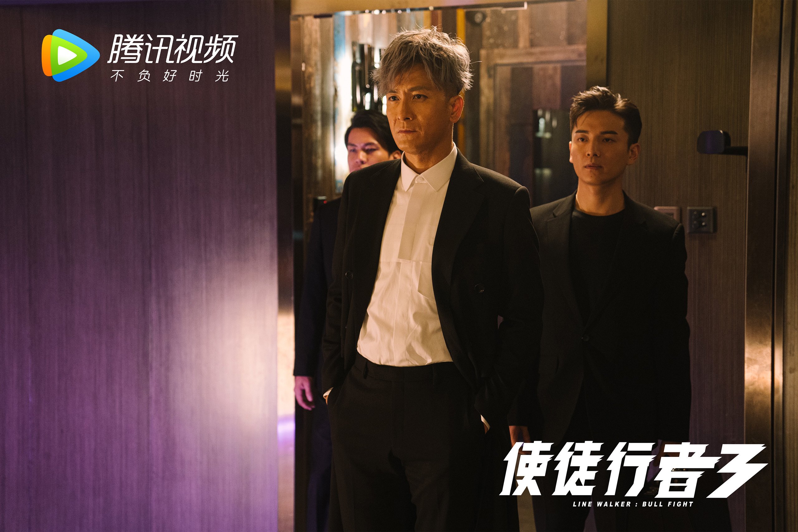 化纤衣服怎么洗会柔软一点（化纤的衣服穿了有什么危害）